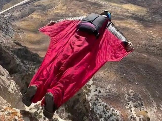 D&uuml;nyanın en iyilerindendi! Kayalara &ccedil;akılıp can verdi