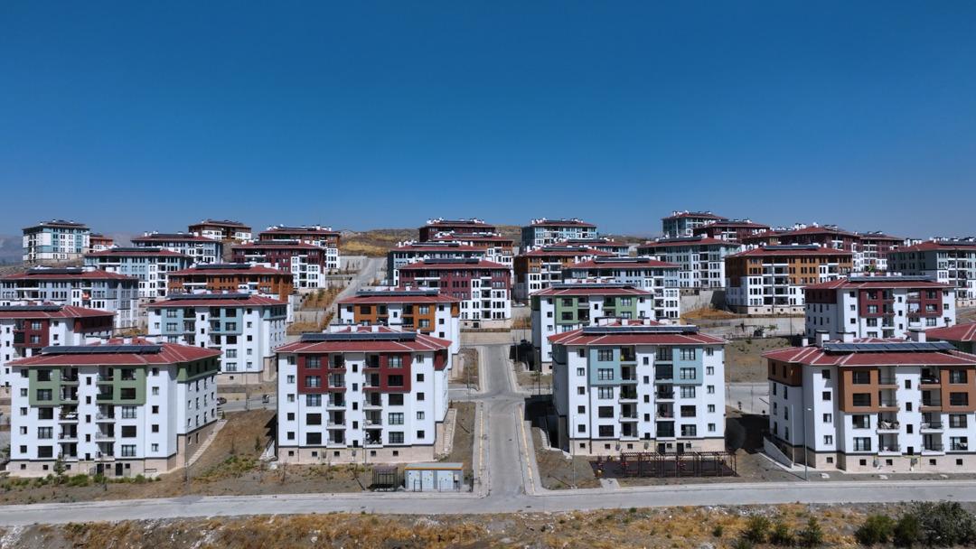 Bakan Kurum g&ouml;r&uuml;nt&uuml;leri paylaştı: "Fatma teyzemizin yeni yuvasında mutluluğu daim olsun" 6