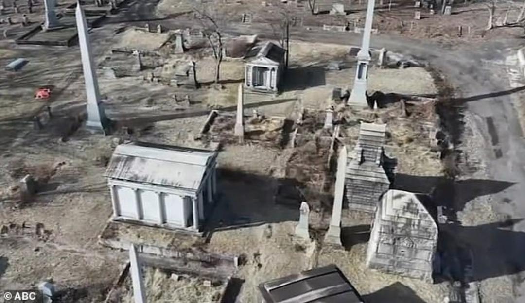 Korku evi gibi! Bodrumunda y&uuml;zlerce insan kafatası, bebek kalıntıları bulundu!  1