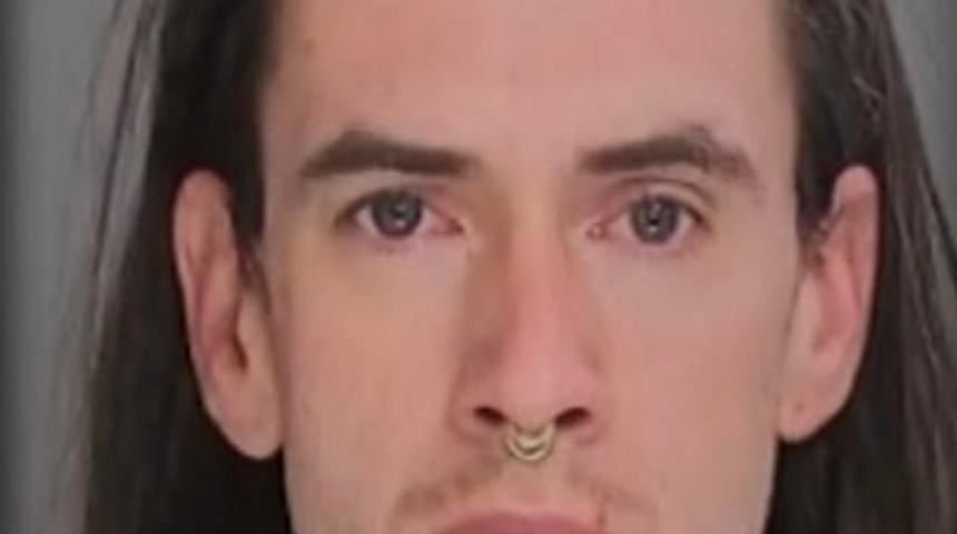 Korku evi gibi! Bodrumunda y&uuml;zlerce insan kafatası, bebek kalıntıları bulundu! 