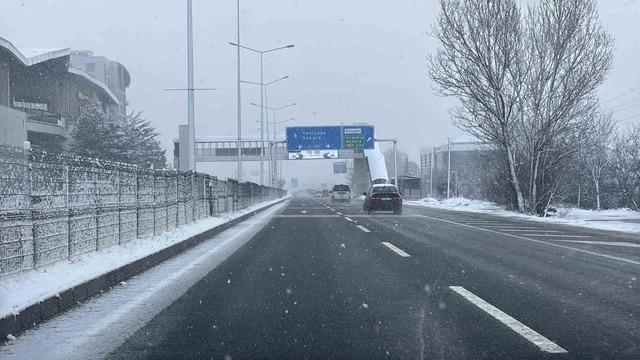 Bolu&rsquo;da kar yağışı etkili oluyor 2