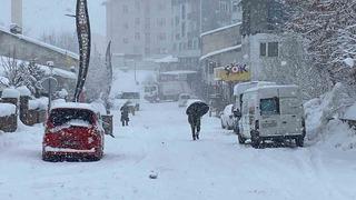 Karlıova’da kar yağışı başladı