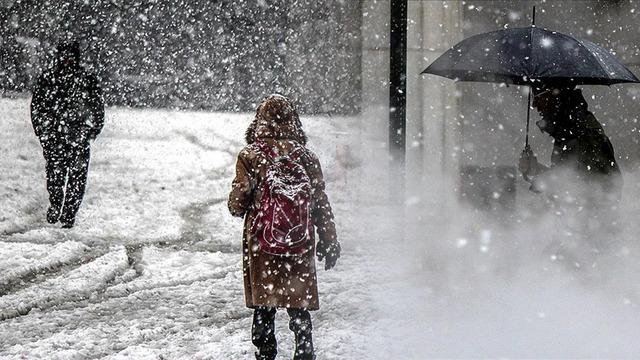 AKOM duyurdu: İstanbul'a kuvvetli kar yağışı geliyor! 'Evden çalışın' uyarısı!