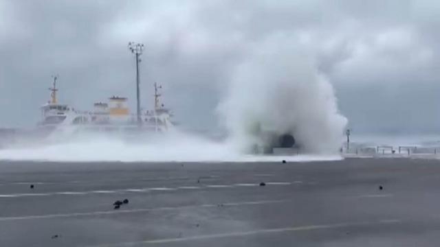 Yalova’daki fırtınadan çarpıcı görüntüler