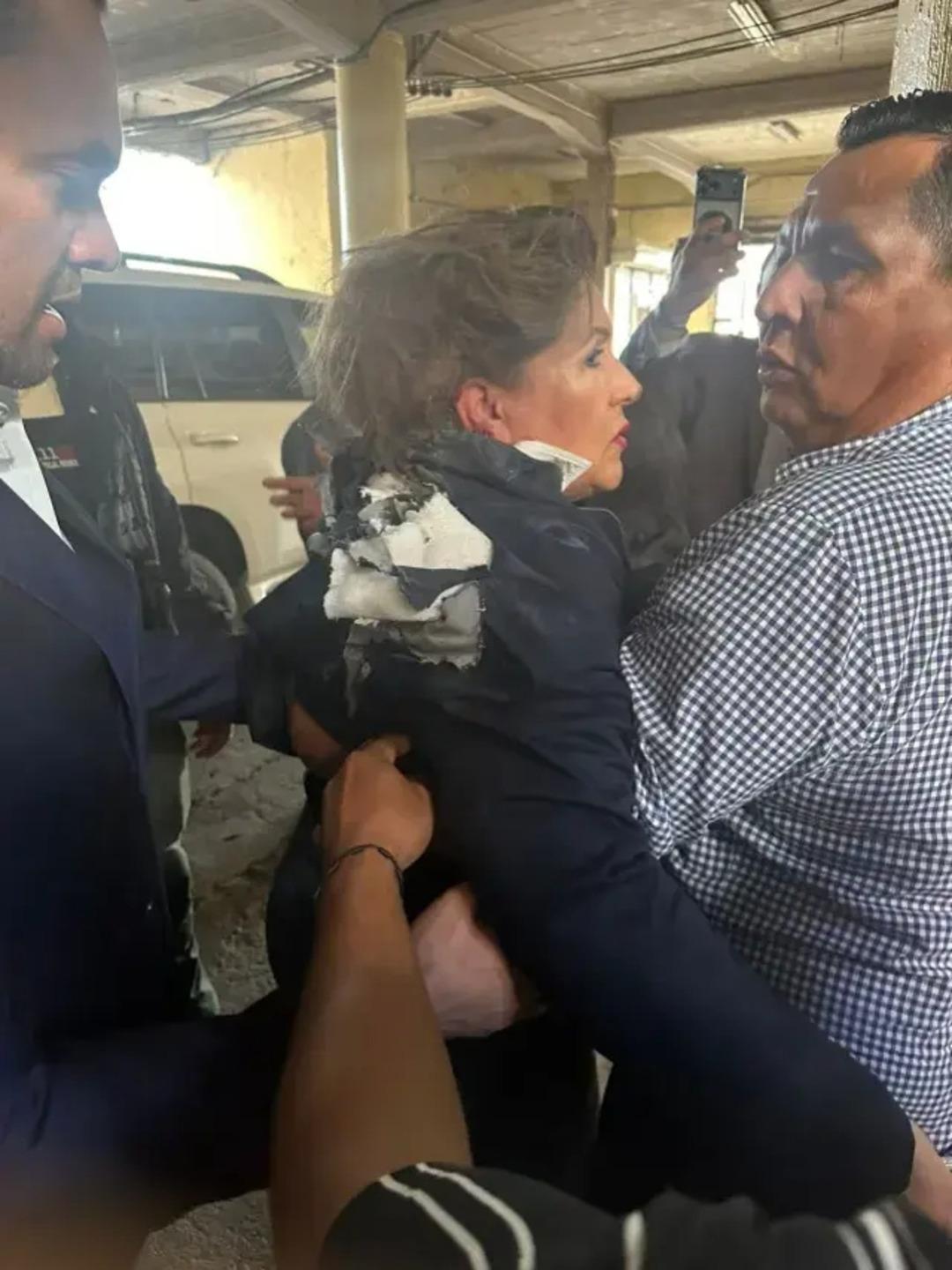 Milletvekiline el yapımı patlayıcı fırlattılar! İşte o anlar 3