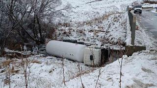 LPG yüklü tanker dere yatağına devrildi: 1 yaralı