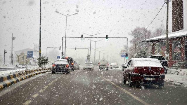Ahlat’ta yoğun kar yağışı 2