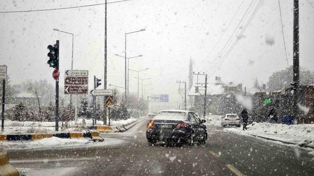 Ahlat’ta yoğun kar yağışı 1