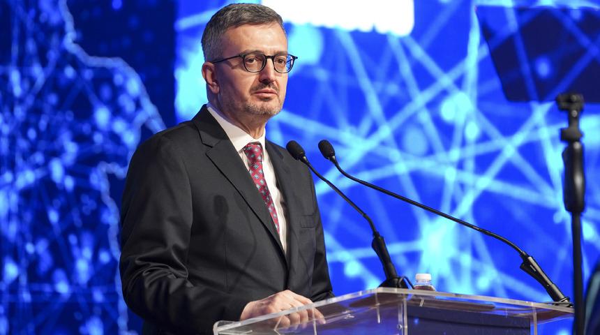 İletişim Başkanı Duran: Bizi y&ouml;nlendiren şey, yapay zekalar olmamalı