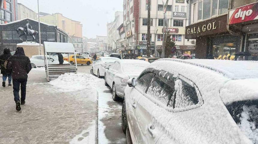 Hakkari&rsquo;de kar yağışı