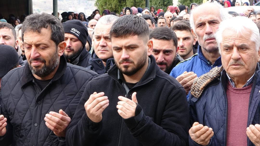 Sa&ccedil; ekimi sırasında fenalaşıp &ouml;ld&uuml;! Yakınları konuştu: Ayda bir doktora gidiyormuş 5