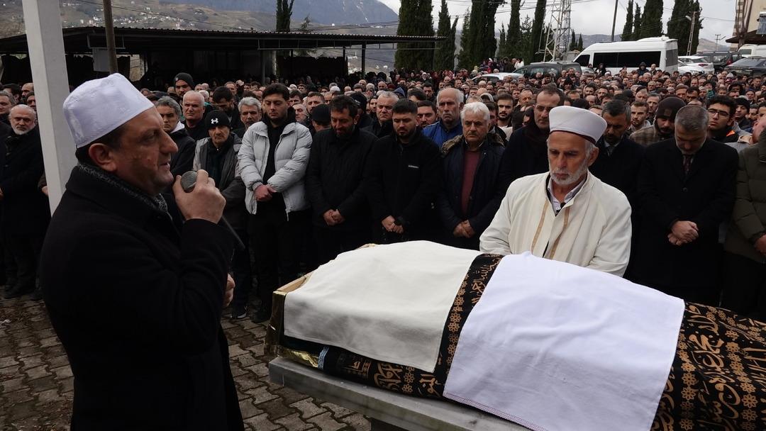 Sa&ccedil; ekimi sırasında fenalaşıp &ouml;ld&uuml;! Yakınları konuştu: Ayda bir doktora gidiyormuş 2