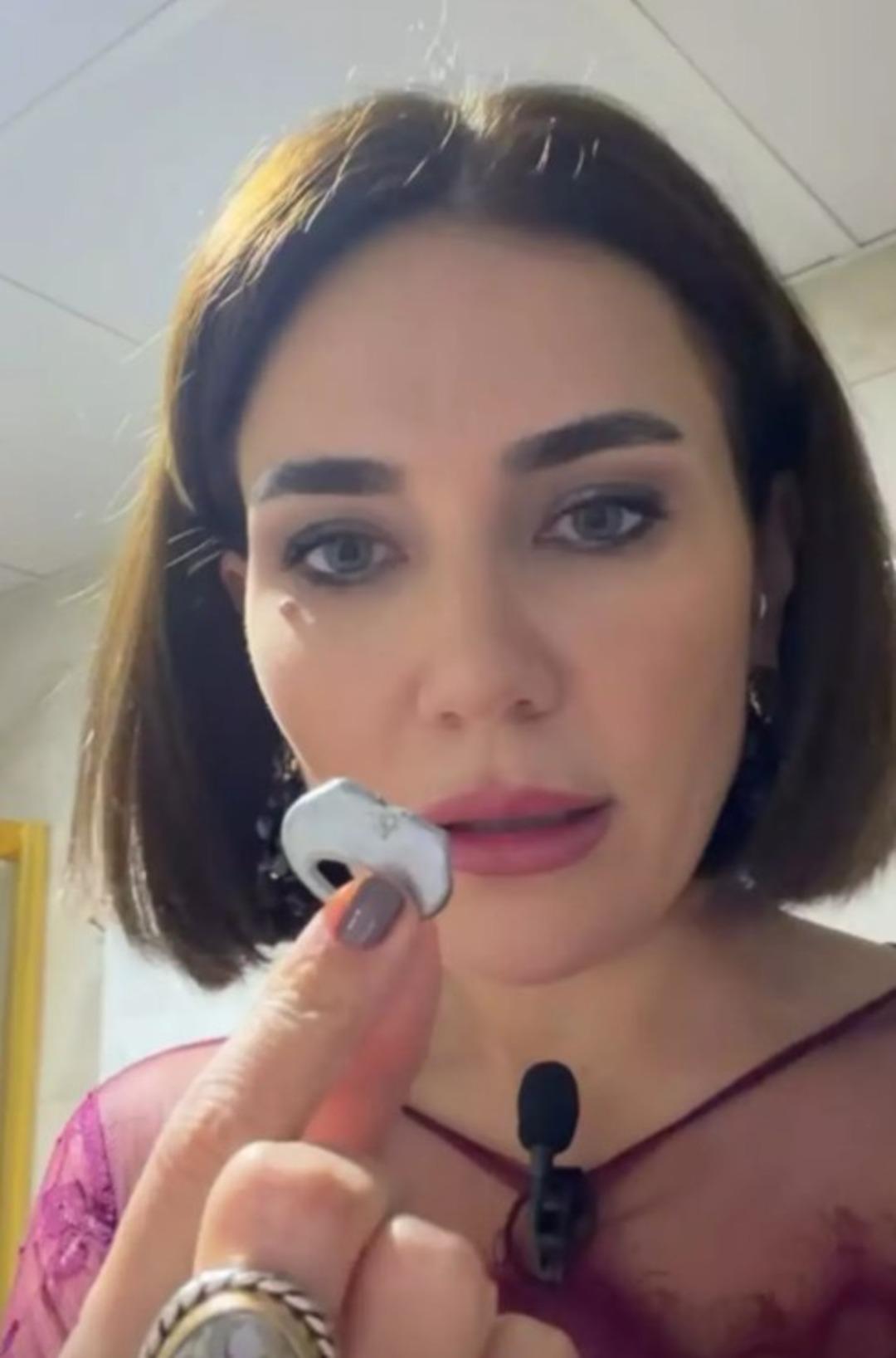 Gelin Evi &ccedil;ekiminde panik anları! Buse Varol tuvalette kilitli kaldı  2