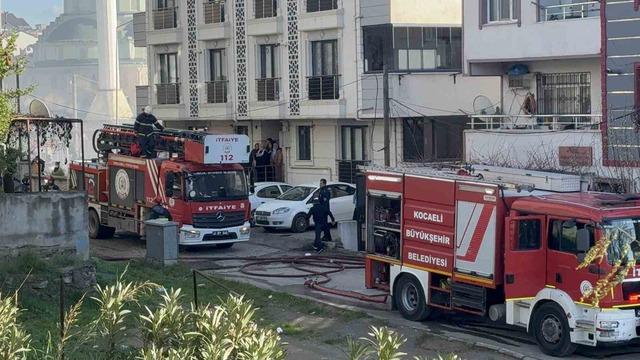 &Ccedil;atı onarımı sırasında yangın &ccedil;ıktı 3