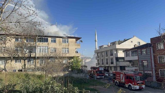 &Ccedil;atı onarımı sırasında yangın &ccedil;ıktı 2