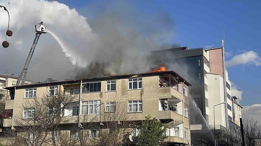 &Ccedil;atı onarımı sırasında yangın &ccedil;ıktı