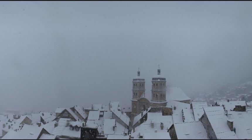 Fransa'da 380 bin hane elektriksiz kaldı