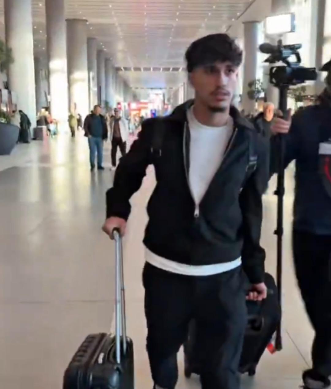 Galatasaray ın yeni transferi İstanbul a indi! İşte Sarı-Kırmızılılar ın yeni  Maradonası  Can Armando G&uuml;ner in ilk g&ouml;r&uuml;nt&uuml;leri  1