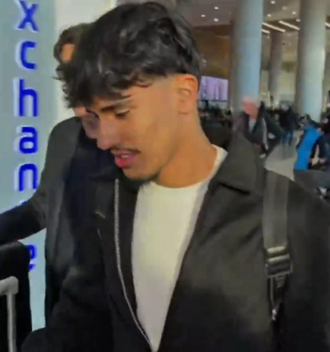 Galatasaray ın yeni transferi İstanbul a indi! İşte Sarı-Kırmızılılar ın yeni  Maradonası  Can Armando G&uuml;ner in ilk g&ouml;r&uuml;nt&uuml;leri  3