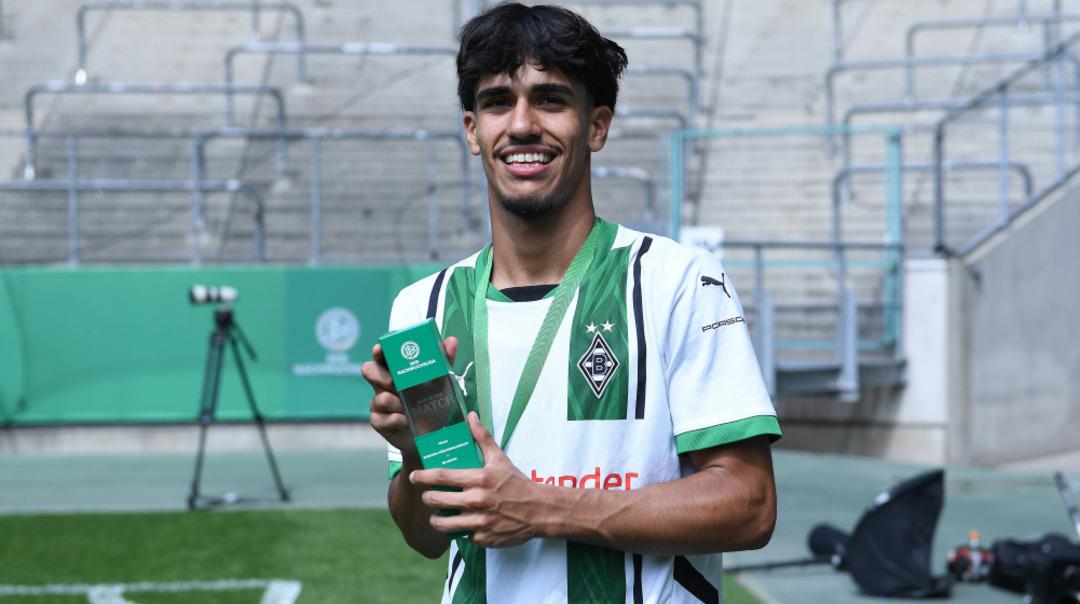 Galatasaray ın yeni transferi İstanbul a indi! İşte Sarı-Kırmızılılar ın yeni  Maradonası  Can Armando G&uuml;ner in ilk g&ouml;r&uuml;nt&uuml;leri  6