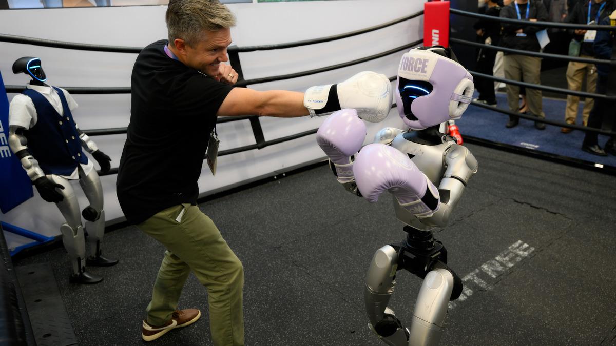 Boks yapanı da var çamaşır katlayanı da: "CES 2026"ya robotlar damgasını vurdu! - Teknoloji Haberleri