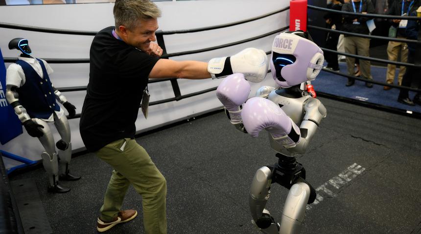 Boks yapanı da var &ccedil;amaşır katlayanı da: "CES 2026"ya robotlar damgasını vurdu!