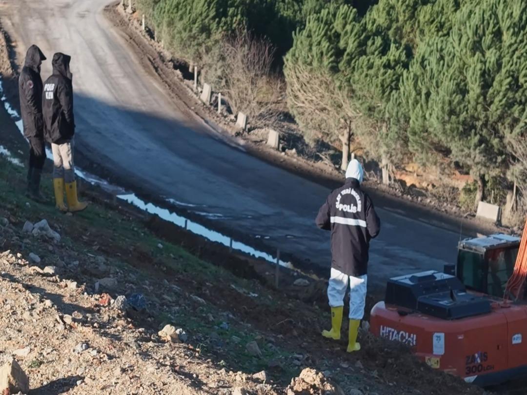  Eski eşi &ouml;ld&uuml;r&uuml;p g&ouml;md&uuml;  iddiası harekete ge&ccedil;irdi: İş makinalarıyla arama yapılıyor 1