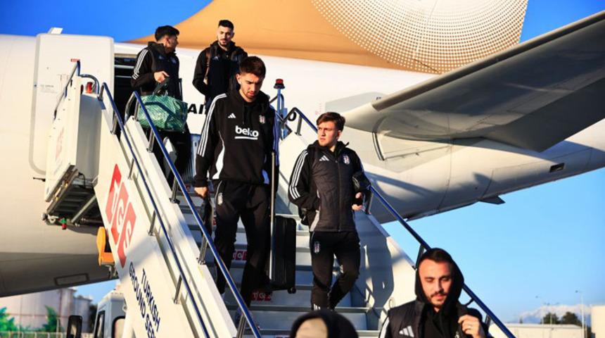 Beşiktaş'ta alarm verildi! İlk u&ccedil;akla apar topar İstanbul'a d&ouml;n&uuml;yorlar
