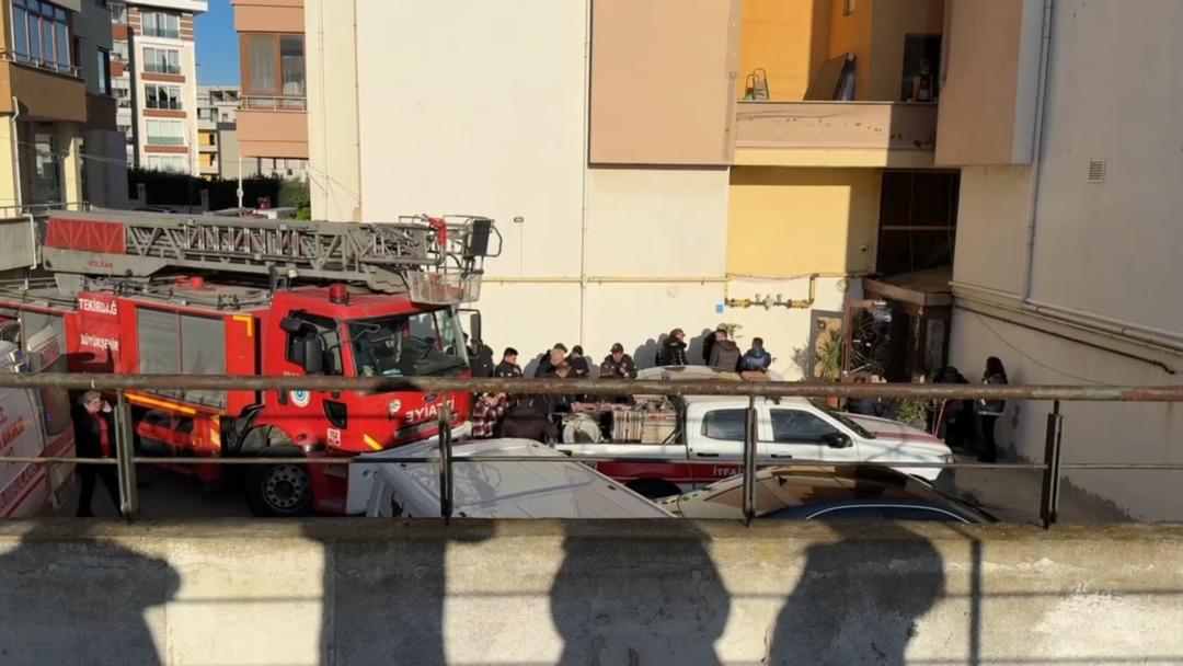 Tekirdağ da korkun&ccedil; olay! Yangın &ccedil;ıkan evde bı&ccedil;aklanmış halde &ouml;l&uuml; bulundu: CHP li meclis &uuml;yesinin annesi olduğu &ouml;ğrenildi 1