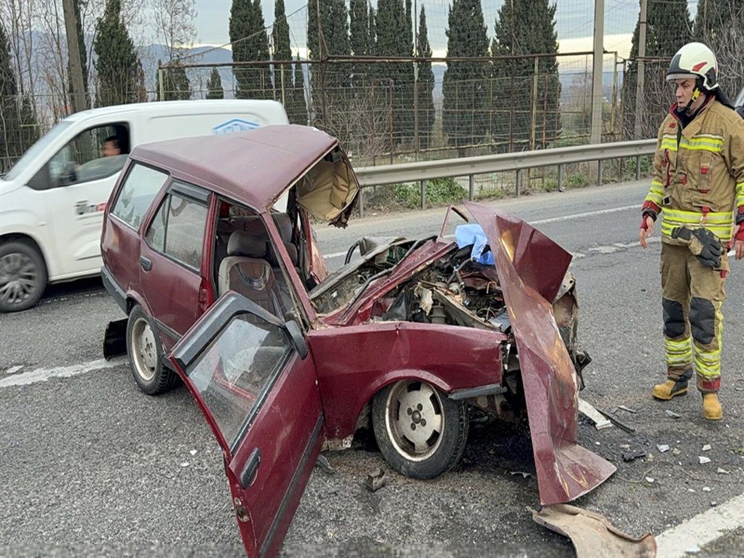 Manisa da TIR ile otomobil &ccedil;arpıştı; 1 &ouml;l&uuml; 3