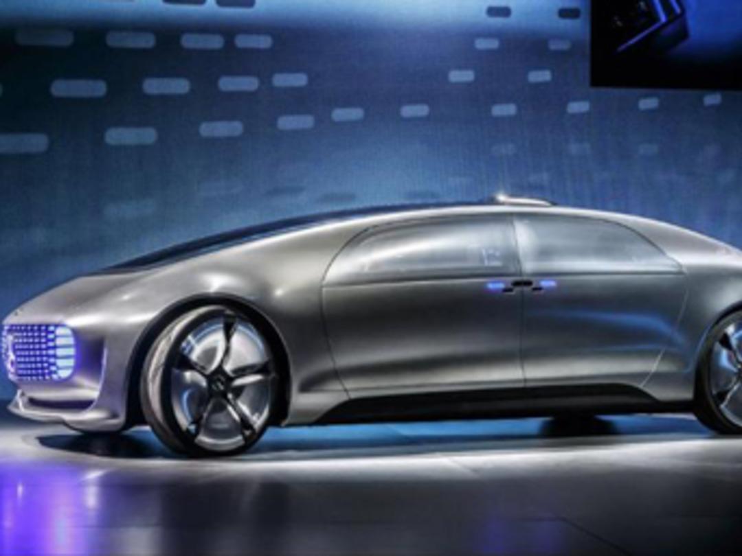 &Ccedil;ılgın araba s&uuml;r&uuml;c&uuml;s&uuml;z gidiyor