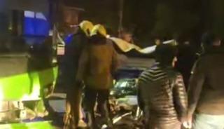 Yer: İstanbul! &Ouml;zel halk otob&uuml;s&uuml; ile otomobil &ccedil;arpıştı: 4 yaralı