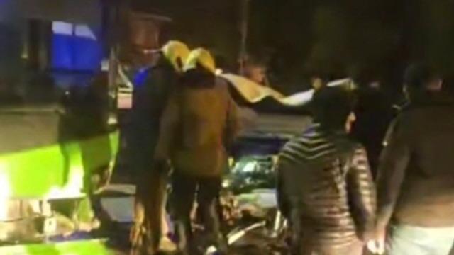 Yer: İstanbul! Özel halk otobüsü ile otomobil çarpıştı: 4 yaralı