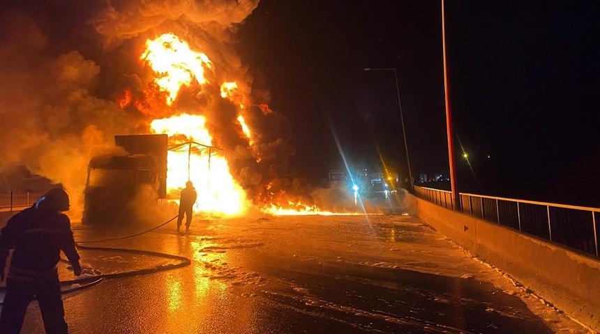 Yer: Gaziantep! &Ccedil;ocuk bezi y&uuml;kl&uuml; TIR yandı