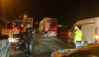 Ankara&rsquo;da tıra &ccedil;arpan aracın s&uuml;r&uuml;c&uuml;s&uuml; hayatını kaybetti