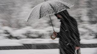 Kar yağışı uyarıları peş peşe geldi: İstanbul’da Pazartesi okullar tatil olur mu?