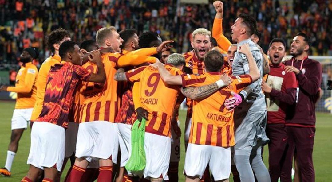 Galatasaray-Fenerbah&ccedil;e finaline saatler kala &ccedil;ok b&uuml;y&uuml;k s&uuml;rpriz! Yıldız isim geri d&ouml;nd&uuml;: İşte muhtemel 11 ler 8