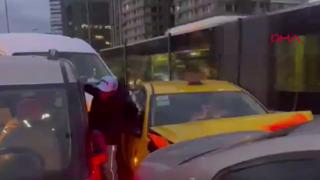 Yenibosna D-100 Karayolu'nda zincirleme kaza! Yaralılar var