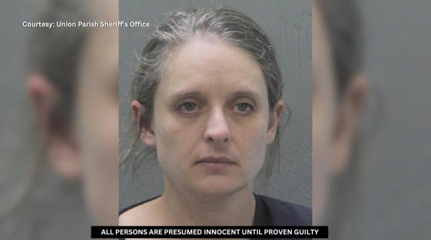 &Ccedil;ıplak halde komşusunun g&ouml;letine girdi! Şaşırtan savunma