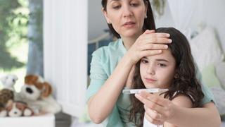 Son dakika: &Ccedil;ocuklarda ateş ne zaman tehlikeli? 'Hemen ilaca sarılmayın' uyarısı!