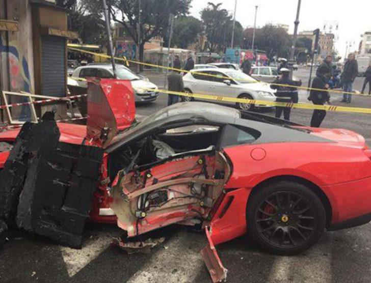 1.1 milyon TL'lik Ferrari çöpe döndü G1