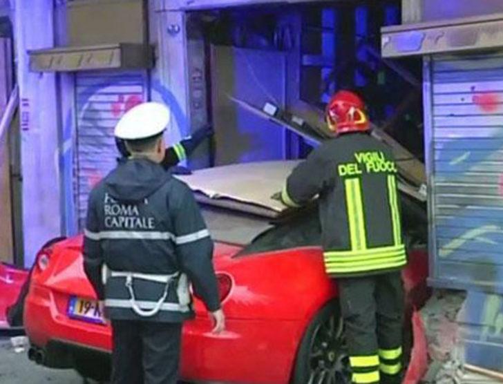 1.1 milyon TL'lik Ferrari çöpe döndü G4