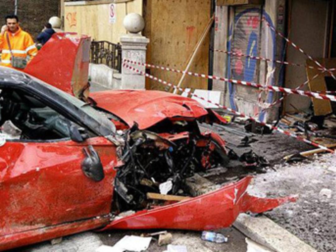 1.1 milyon TL'lik Ferrari &ccedil;&ouml;pe d&ouml;nd&uuml;