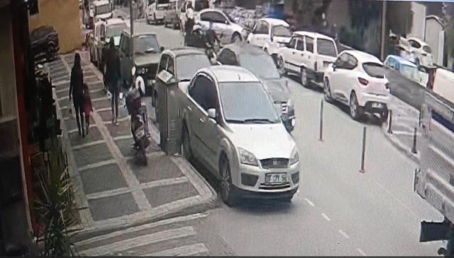 Otoparka d&ouml;nen otomobil ile motosiklet &ccedil;arpıştı: 1 yaralı 7