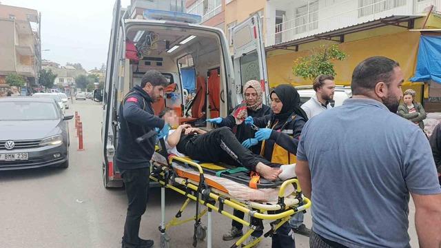 Otoparka d&ouml;nen otomobil ile motosiklet &ccedil;arpıştı: 1 yaralı 3