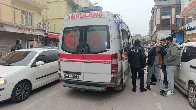 Otoparka d&ouml;nen otomobil ile motosiklet &ccedil;arpıştı: 1 yaralı 2