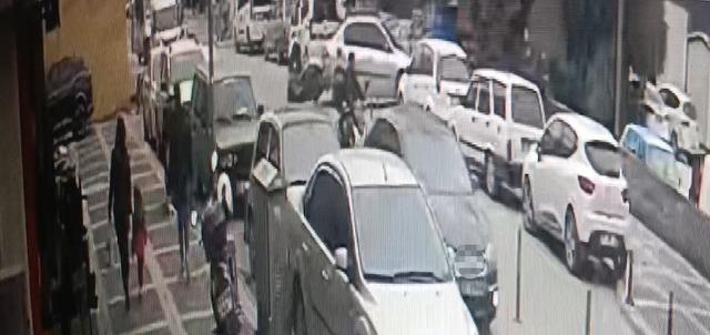 Otoparka d&ouml;nen otomobil ile motosiklet &ccedil;arpıştı: 1 yaralı 1