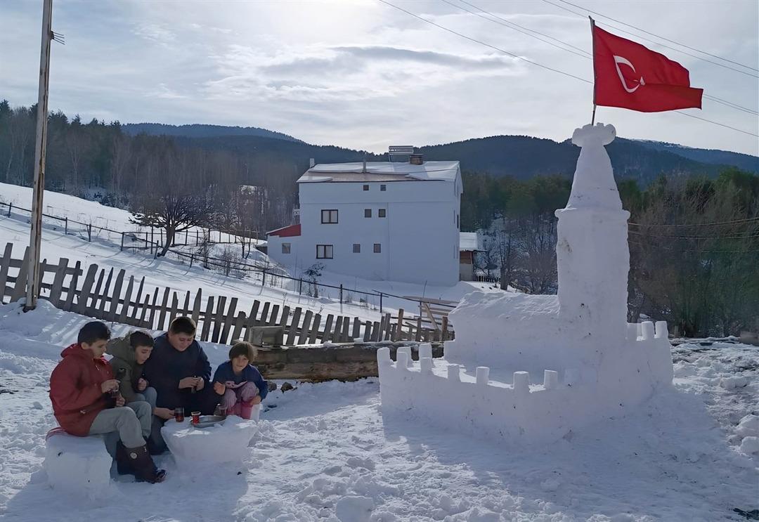 Bakan Ersoy dan kardan "Kız Kulesi" yapan Sivaslı &ccedil;ocukların İstanbul gezisine ilişkin paylaşım 2