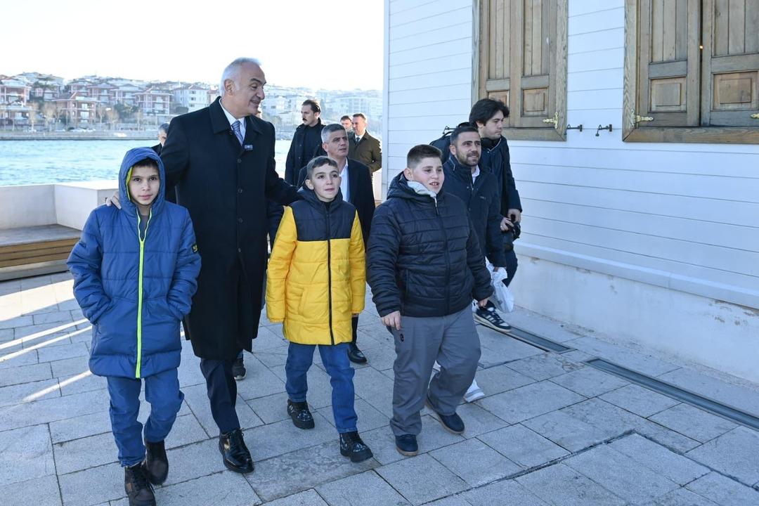 Bakan Ersoy dan kardan "Kız Kulesi" yapan Sivaslı &ccedil;ocukların İstanbul gezisine ilişkin paylaşım 1