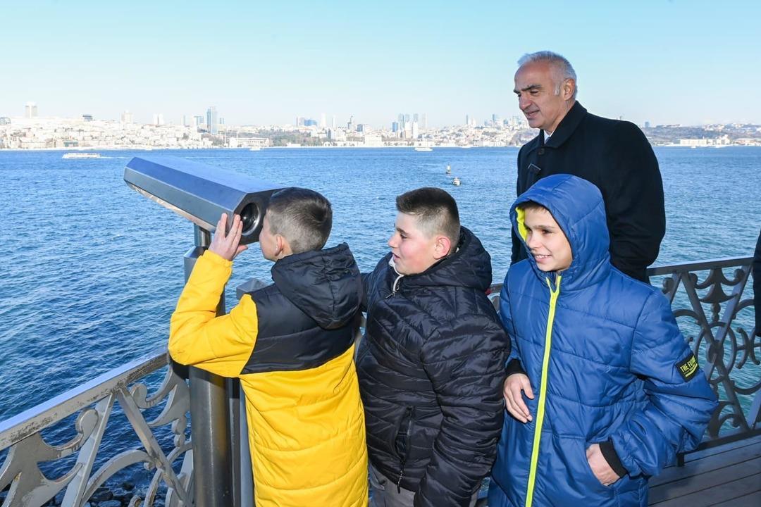 Bakan Ersoy dan kardan "Kız Kulesi" yapan Sivaslı &ccedil;ocukların İstanbul gezisine ilişkin paylaşım 3